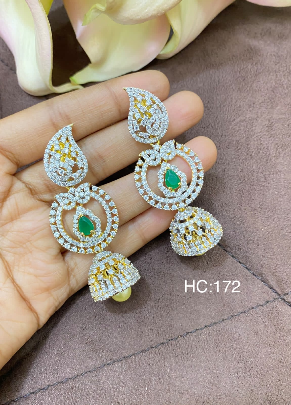 Pearl jimikki in gold store