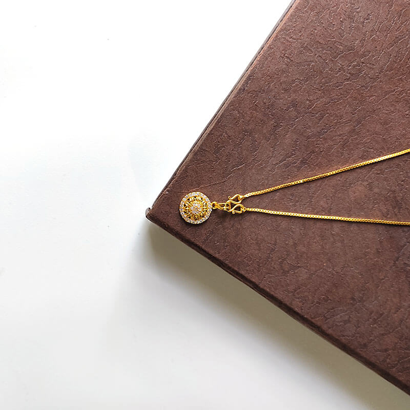 Delighting Round Stone Necklace White Multi-Stone Pendant